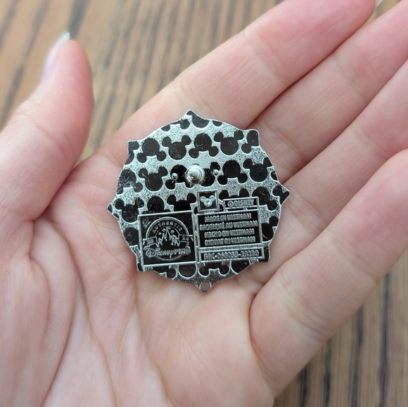 Disney Pin - Picture 2 of 3
